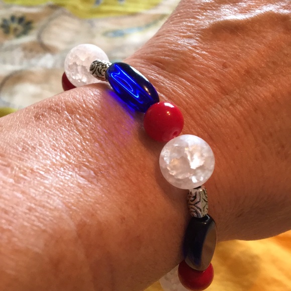 Patriotic bracelet and earrings - Picture 2 of 3